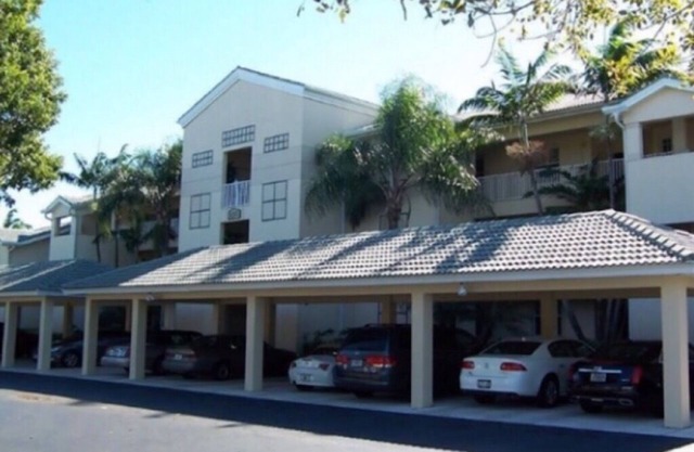 Hermoso condominio en Legends Golf y Country Club - 2 habitaciones 2 baños! ¡No va a durar!