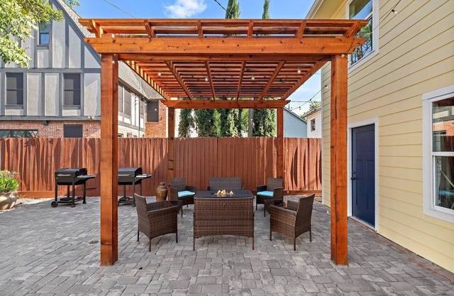 Nr Med Center, Midtown, DT | Games | Patio BBQ