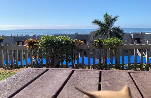 Seaview, 6 sleeper, secure complex with amenities, direct beach access and WiFi
