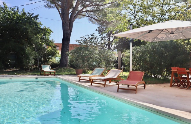 Villa Pin Parasol ideal for your holidays with swimming pool for 10 people.