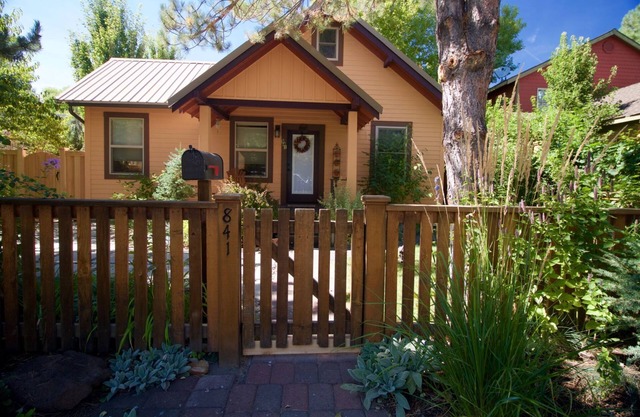 Alpenglow`s NW Federal, pasos del centro de Bend - ¡Se admiten mascotas! WiFi gratis Chimenea aire acondicionado