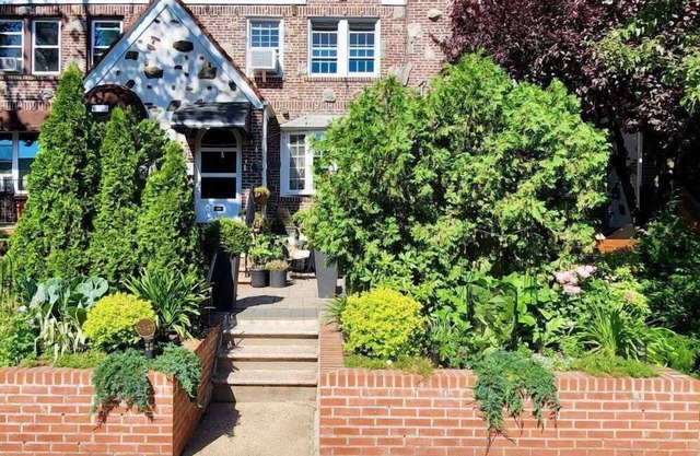 NYC Modern Queens 2 beds patio parking fire pit