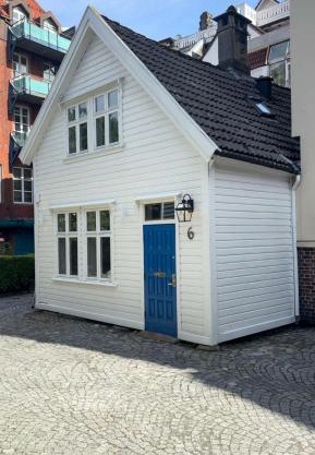 Nyrenovert Bergenshus midt i Hjertet av Bergen - Rolig Smau