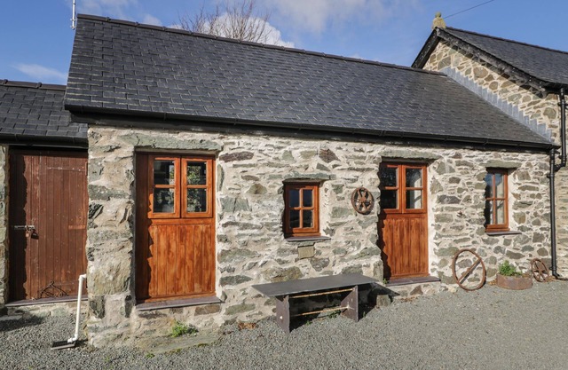 Nyth Y Wennol, LLANFACHRAETH