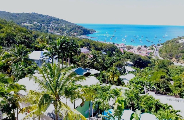 Cabaña Grande Anse con vista al mar Caribe. Residencia O Coeur de Deshaies