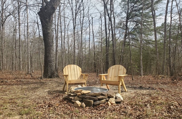 Oak-dog friendly, homestead w/ livestock, quiet, relaxing, hiking, near Caverns