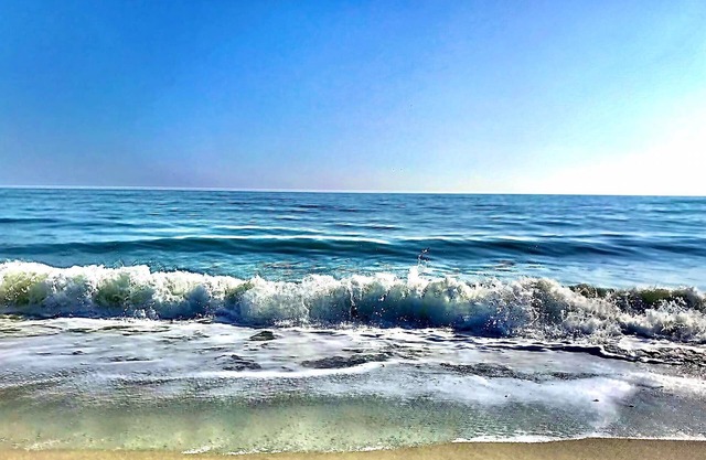 Oak Island Beach House -- Sand, Sun, and Fun Just Steps Away!!