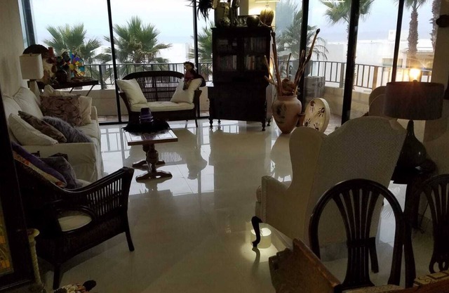 Ocea view Calafia tower condo. Private gate clean space