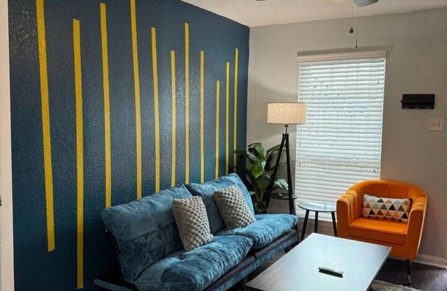 Ocean Blue 1Bed Apt| Free Parking | 13min Downtown