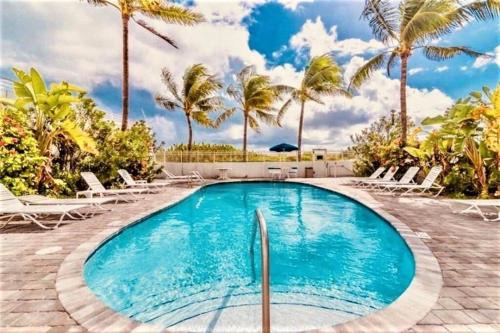 OCEAN FRONT BEACH PADS-South Beach