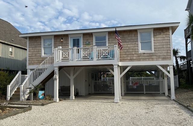 Recién renovado frente al mar Cottage con piscina privada!