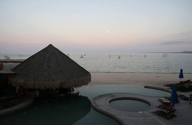 Ocean Front Condo Villas De Cortez Resort, con vistas a piscina.