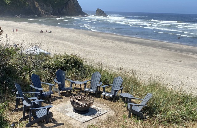 Fully remodeled- Ocean Front, Hot tub, theater room, game room, Cable and WIFI