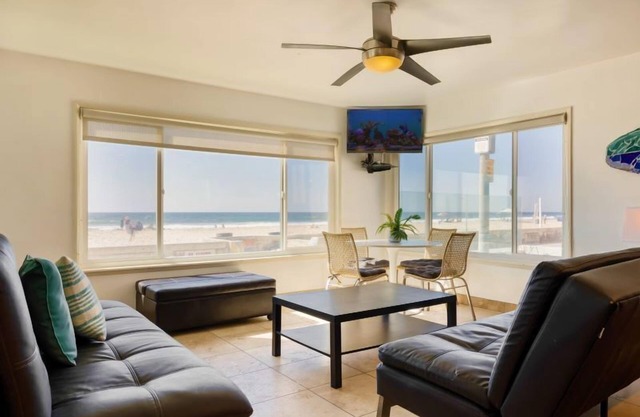 Justo en el famoso paseo marítimo de Mission Beach, 180 grados con vista completa al mar, estacionamiento para 3 autos