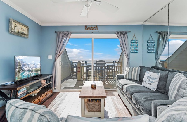 Ocean Front Paradise: 2 BR / 2 BA condominio en Caswell Beach, capacidad para 4