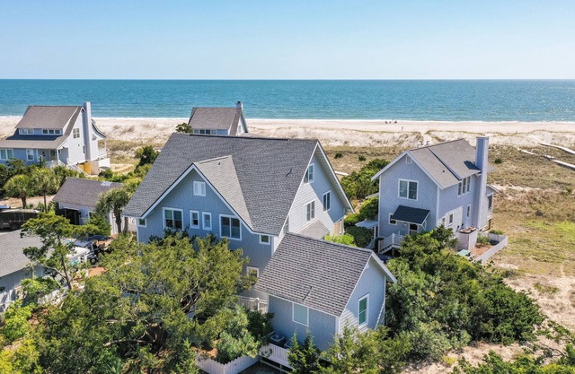 Ocean Front Renovated - Steps To Beach- 4BR 3 Full 2 Half BA Bhi Club Pet