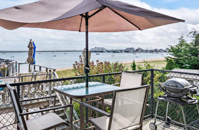 OCEAN FRONT RETREAT W/ Bath Amenities by Balmain, Hermès, Lanvin & Molton Brown