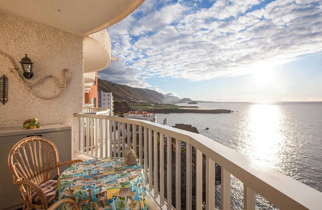 Apartamento estudio frente al mar "Sarai" con vistas al mar, vistas a la montaña, Wi-Fi y terraza