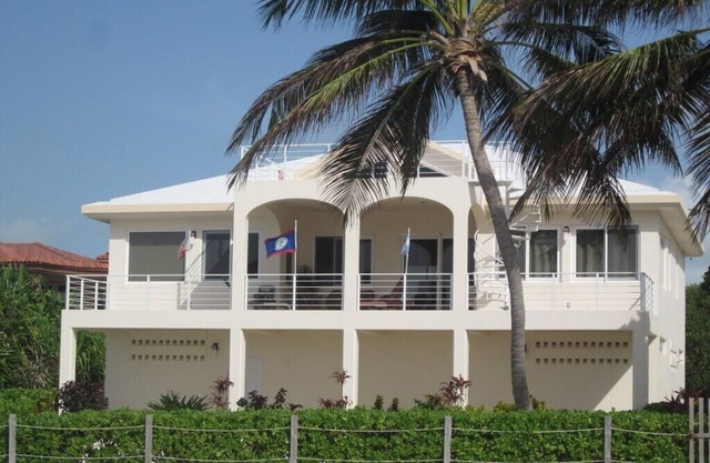 Elegante y lujosa villa frente al mar de 2 dormitorios / 3 baños
