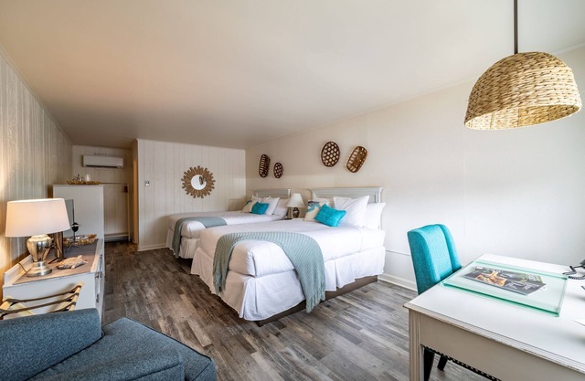 Ocean Glass Inn - Deluxe Queen Room