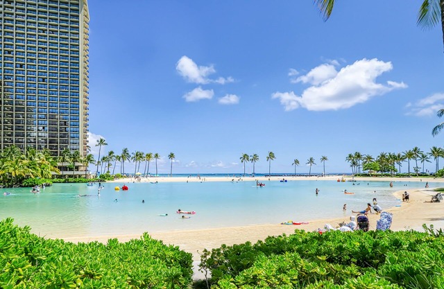 Vista al mar y al puerto Waikiki apt w / lanai cubierto. ¡Caminar a todos lados! 30+ noche min