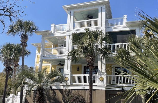 "Ocean's Song" * LUJO 5BR / 6BA HOME, piscina, elevador * 1 cuadra de la playa * 5 ESTRELLAS