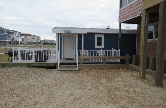 OCEAN SIDE-Cozy Cottage for Two / NO STREETS TO CROSS
