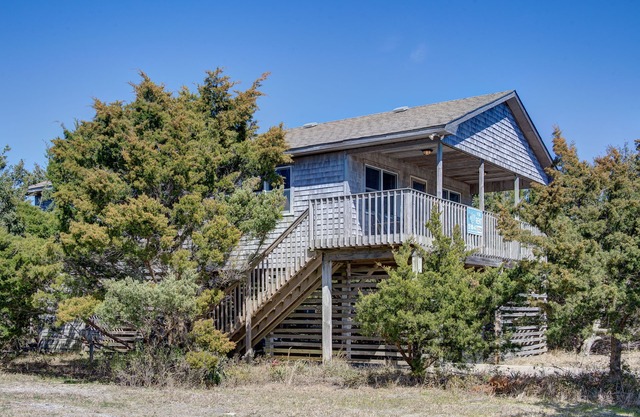 ocean-side vacation gem steps to beach w/central AC, WiFi, balcony, washer/dryer