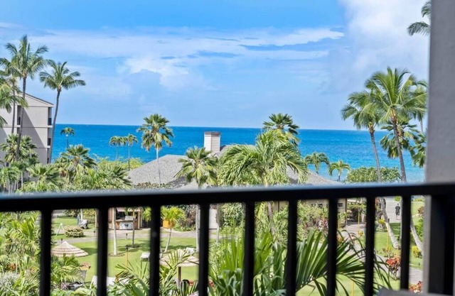 Ocean view 2 bed/2bath Kaanapali Shores resort gem