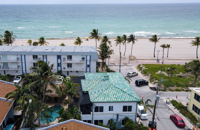 SECOND FLOOR 2 BDRM/BATH WITH FULL KITCHEN. SLEEPS 6. BEAUTIFUL PRIVATE BALCONY.