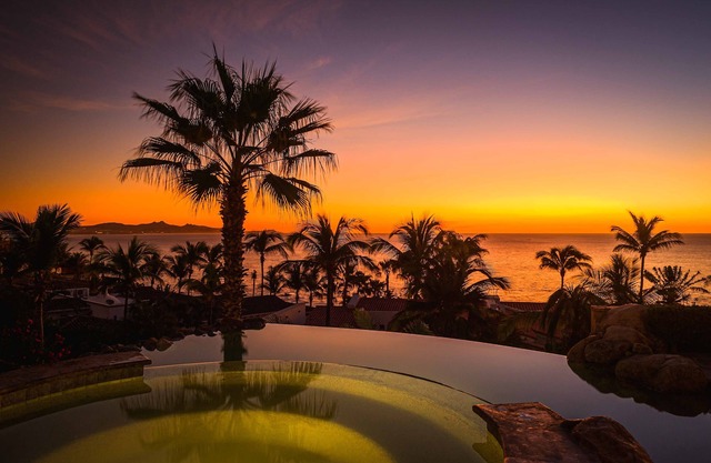 Vista al Mar 5BR Casa Alegria! Impresionante con 2 piscinas, Wifi, aire acondicionado centralizado y más.