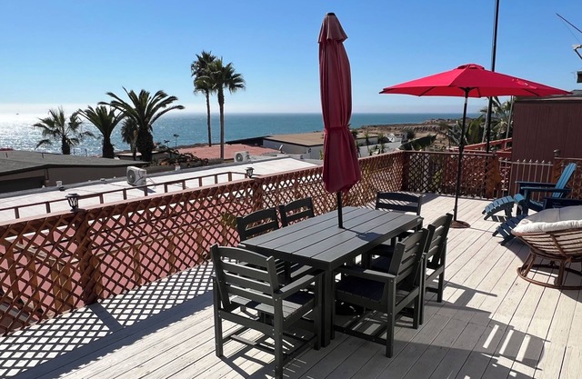 Ocean view and walking distance from the beach or Lobster Village!
