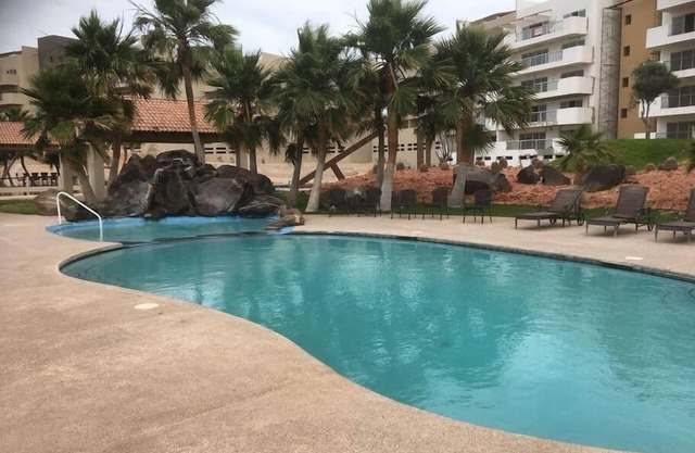 Condominio con Vista al Océano, Albercas y Fácil Acceso a la Playa