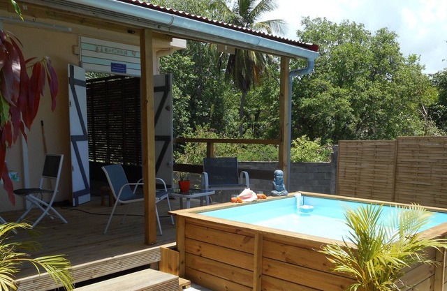Ocean view cottage with private pool 400 meters from the beach