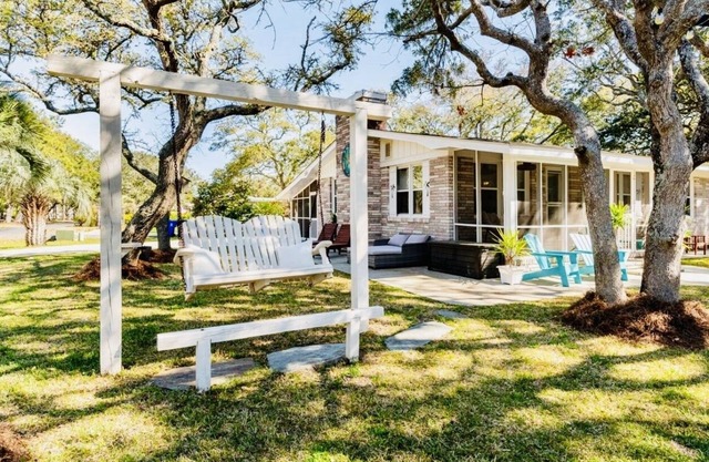 Ocean View, Surrounded by Oaks, Game Room w/ Arcades, Fire Pit, Hot Tub Pergola