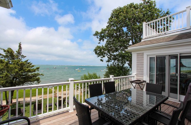 Frente al mar 5BR / 4. ¡5 BA Home directamente en su propia playa privada!