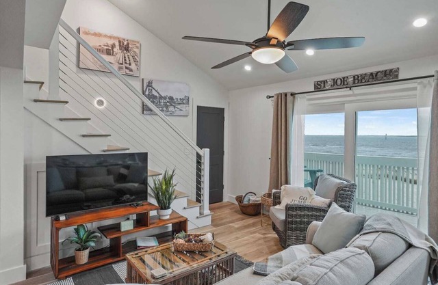 SeaMaiden | Oceanfront 2 Bdm Condo | Pets OK