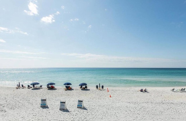 Oceanfront condo with scenic balcony! 1/2 Sleeps 6