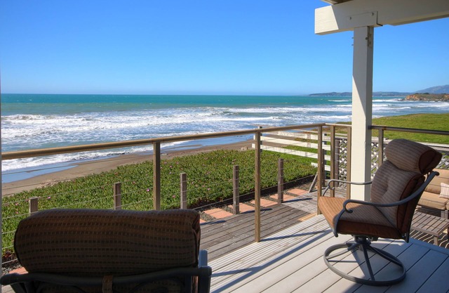 Escape frente al mar: 4 dormitorios, 3 BA Condominio en San Simeon, para 10 personas