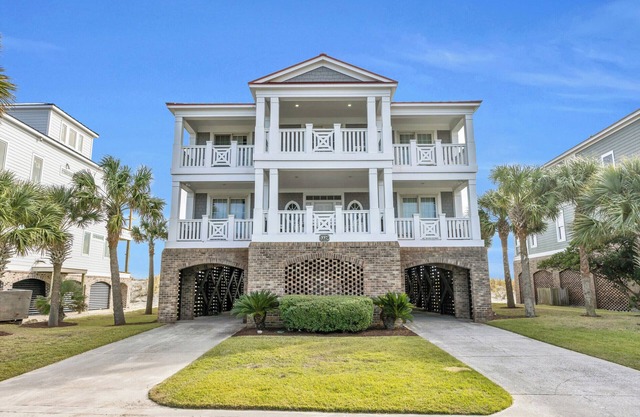 Week of August 16th DEEPLY discounted with pool access, elevator, Oceanfront