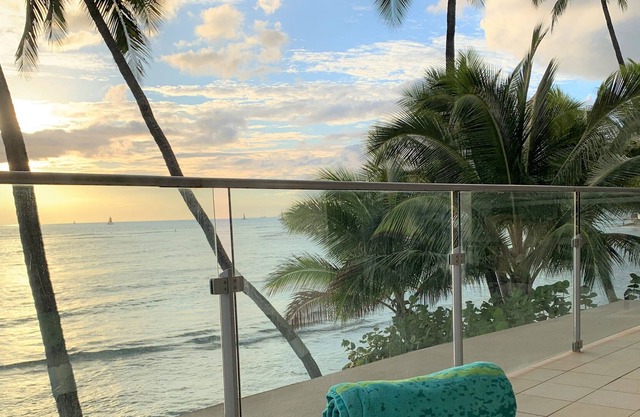 ¡Nuevo! 2300 pies cuadrados Condominio de lujo frente al mar Waikiki Diamond Head