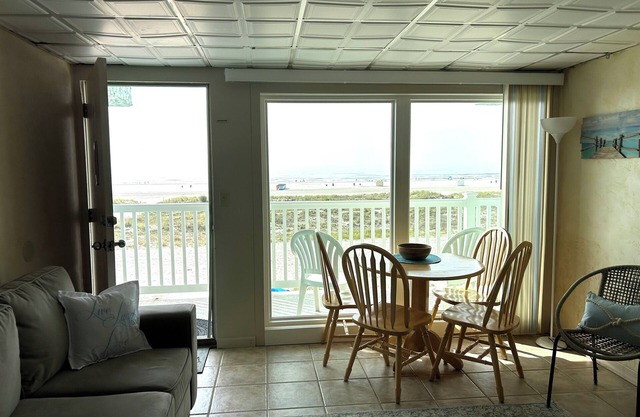 Oceanfront Oasis in WildwoodCrest-Full Ocean Front, 3 Beds, Pool, Wi-Fi, Grills