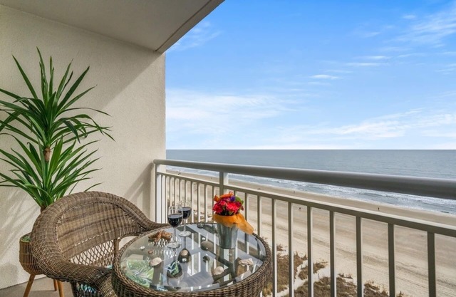 Oceanfront Paradise Beachfront resort style amenities w/ NO Hidden Resort Fees!