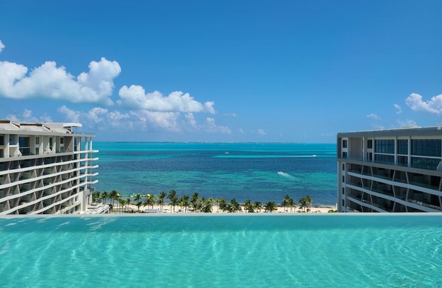 Oceanfront Penthouse in Cancun – Spend Christmas in Paradise!