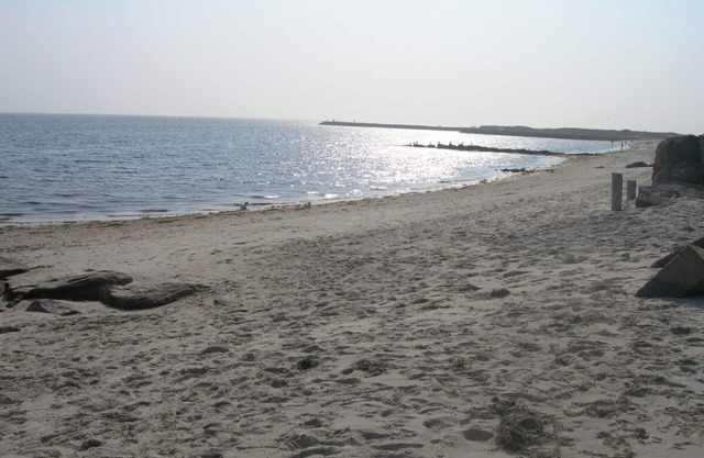 Playa privada de arena, frente al mar, casa de 2 pisos, kayaks, $ 1700.
