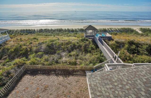 Rhapsody in Blue - New Listing - Oceanfront, Sleeps 22