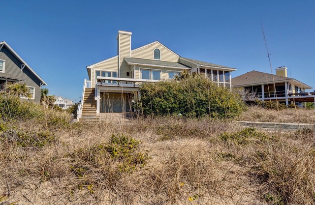 Oceanfront, spacious, upstairs and downstairs master suites, BHI