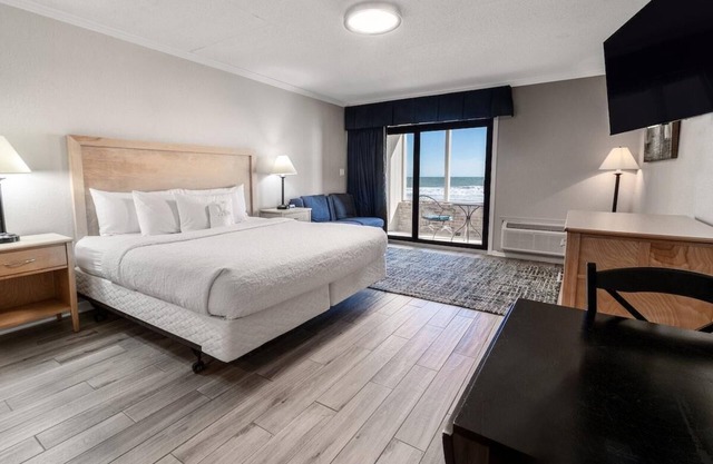 Oceanfront Studio with Private Porch 1st Floor
