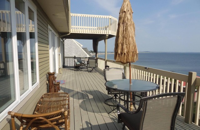 Villa frente al mar, A / C, TV por cable, WiFi gratuito 2 terrazas, parrilla al aire libre, admite mascotas