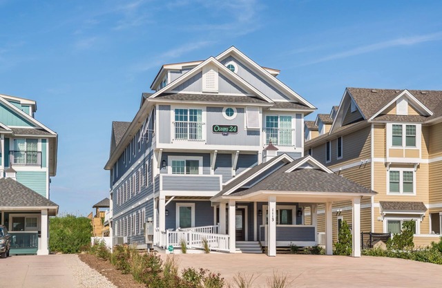 Casa frente al mar que admite mascotas con servicio de cabañas y limpieza diaria. Vistas al mar, FlexStay, Tiki Bar junto a la piscina, jacuzzi y más